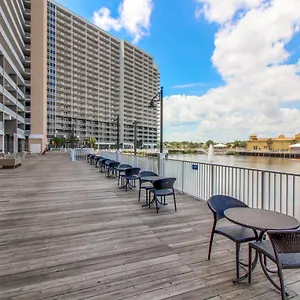  Holiday home Laketown Wharf